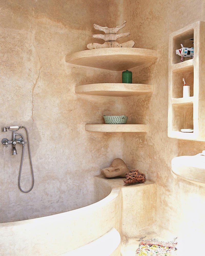 Полки из камня в ванную комнату