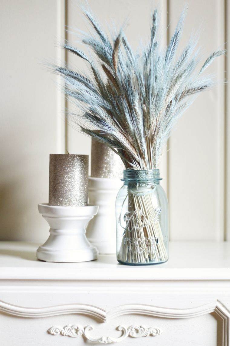 Композиция из сухоцветов в вазе