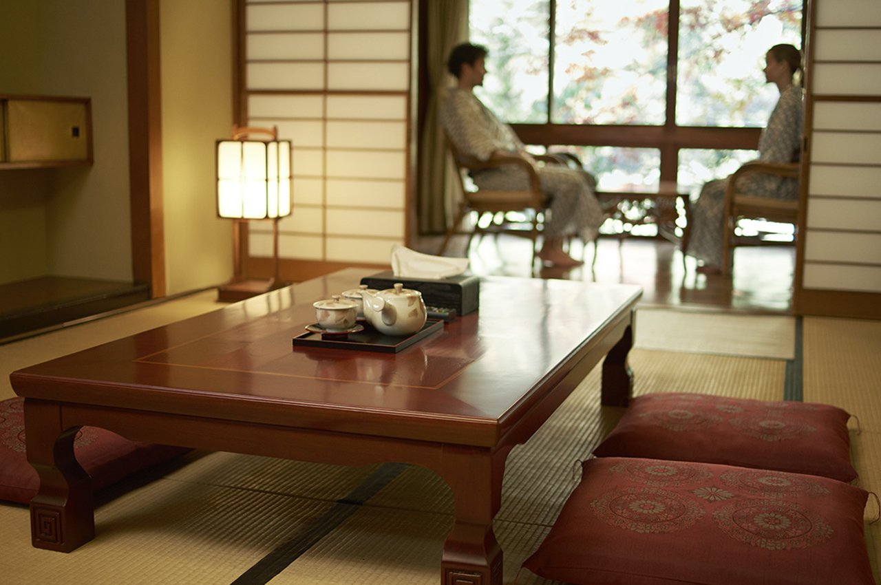 Забронировать столик в японском саду. PROPILOT Park Ryokan. Японский стол. Японский стол с подогревом. Стол для японских авто.