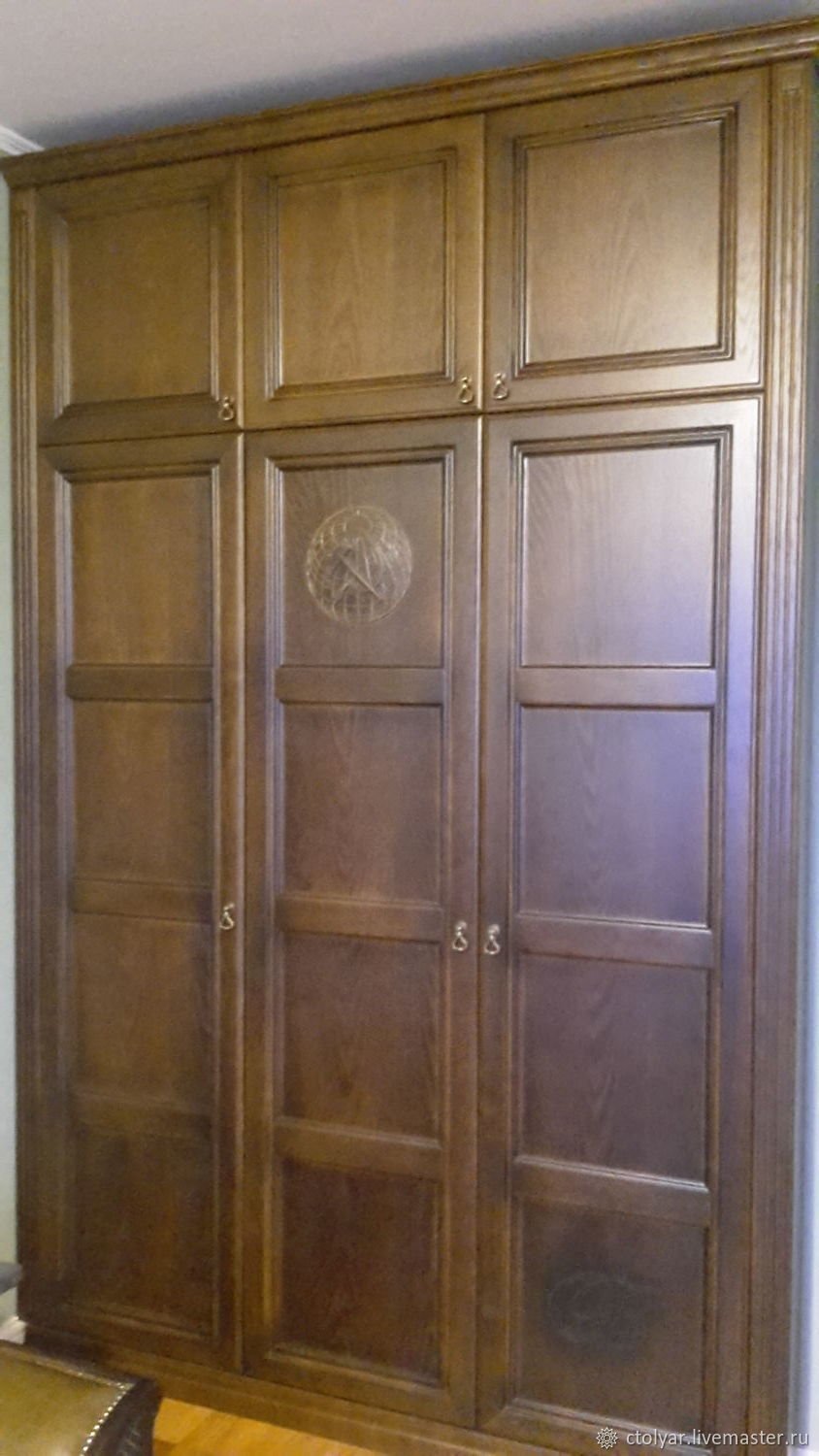 Шкаф с резьбой СССР