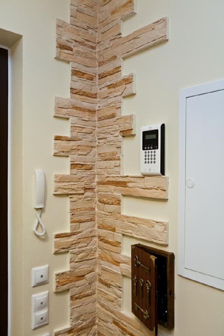 Декор стен декоративным камнем