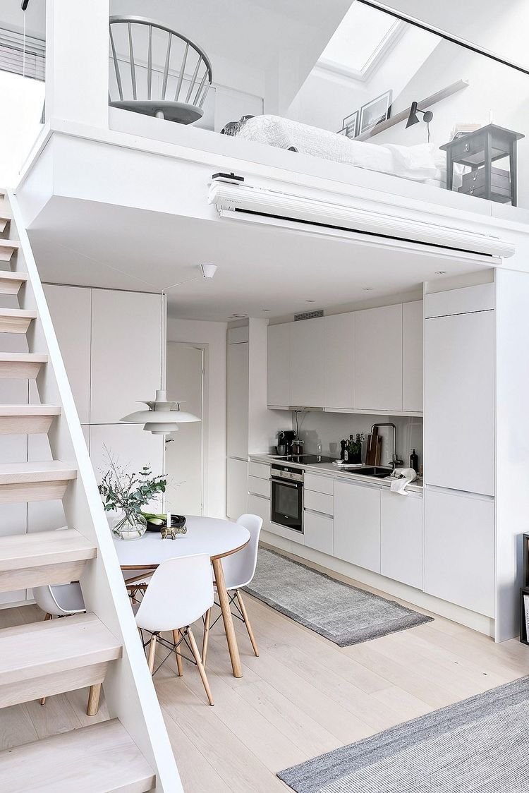 Антресольный этаж в студии 20 кв.м