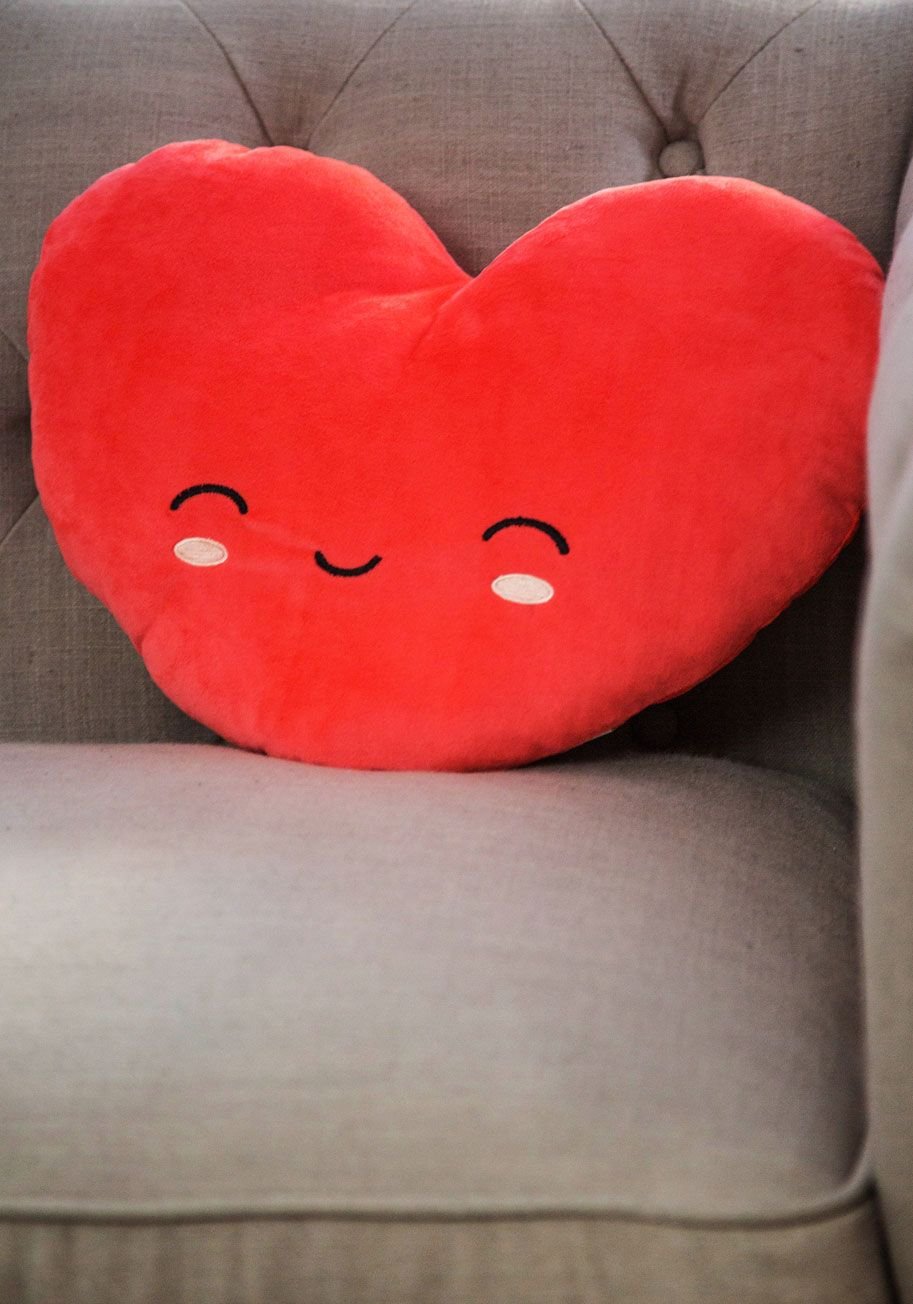 Диванные подушки сердечко