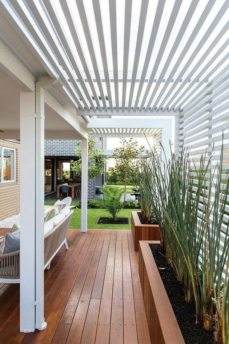 Терраса с деревянными рейками