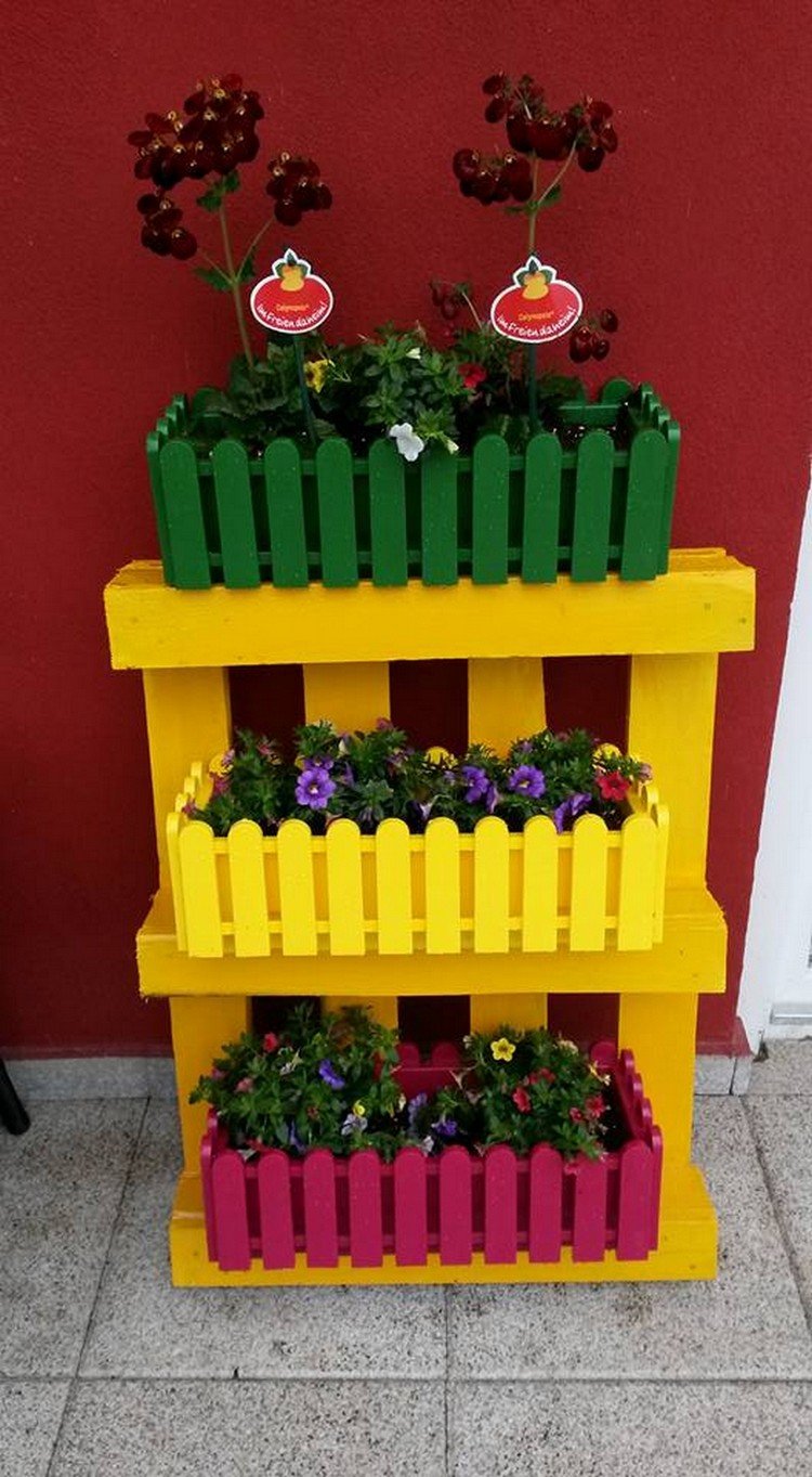 Сарай из бутылок