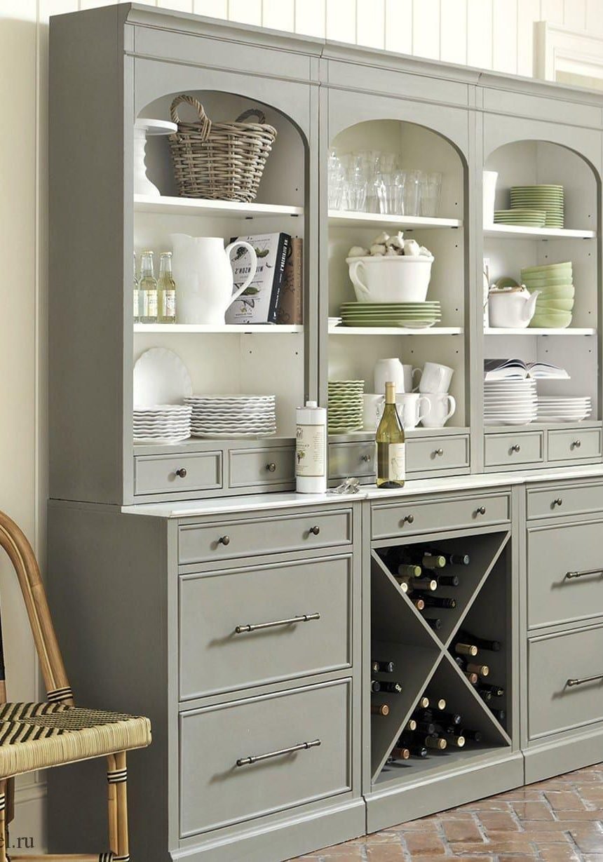 Комната с книжными полками