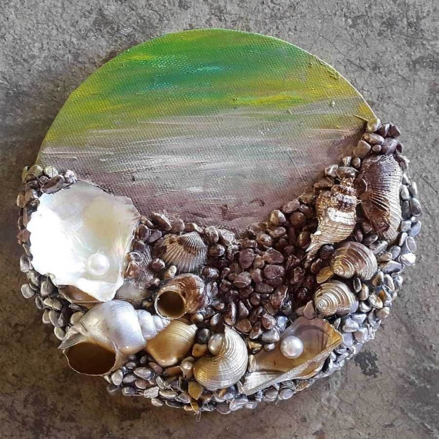 Декор из ракушек на даче