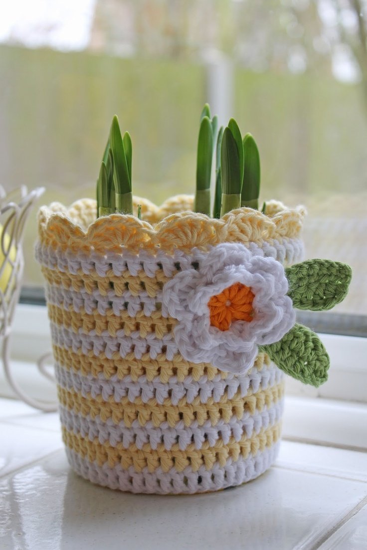 Вязаное кашпо для цветов