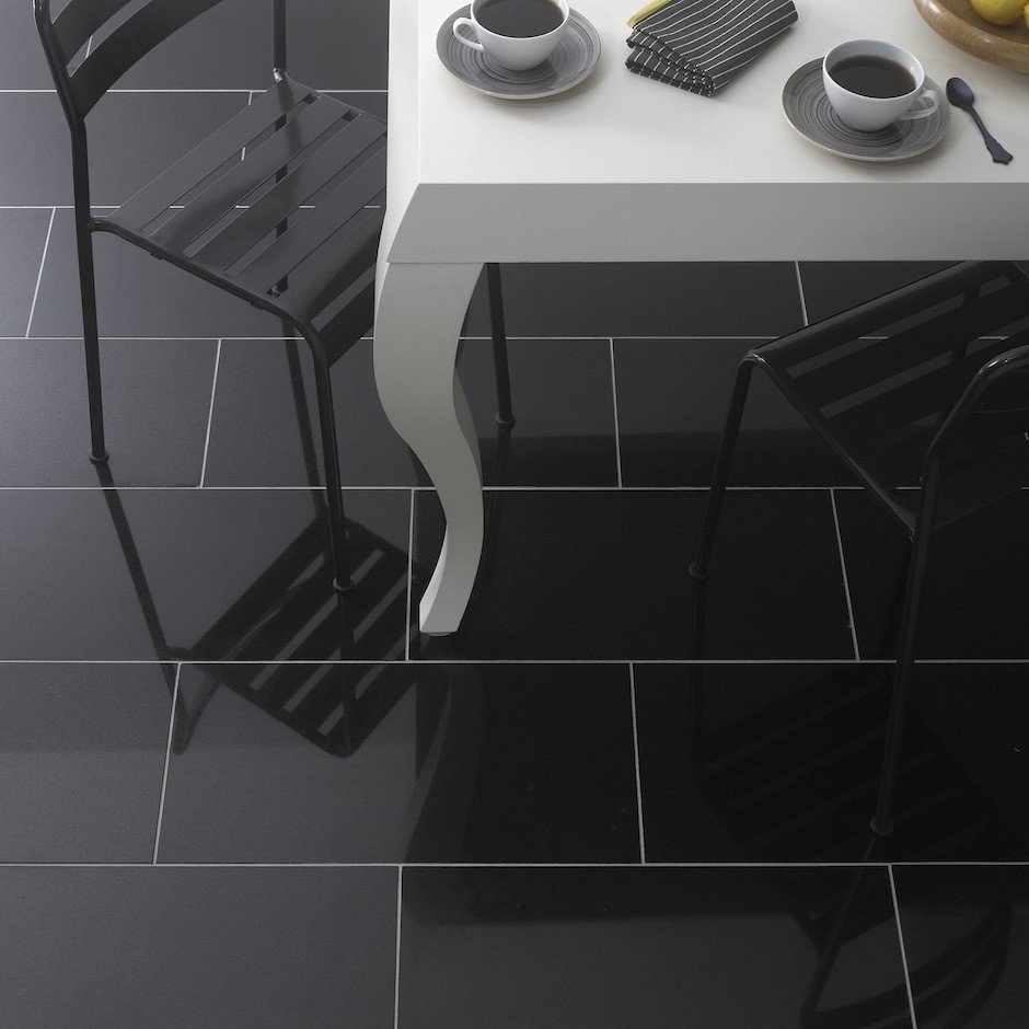 Кухня в темных тонах