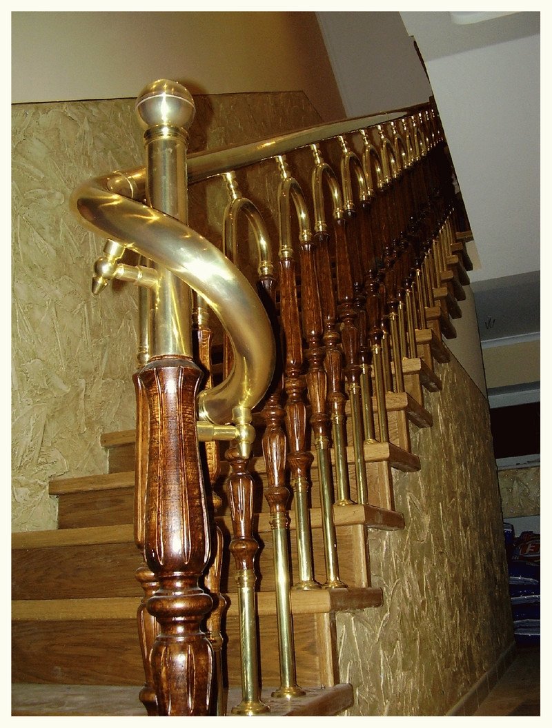 Латунные поручни для лестниц