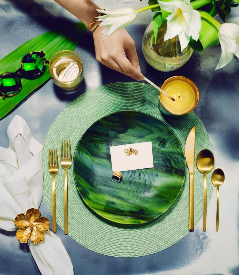 Сервировка стола изумруд