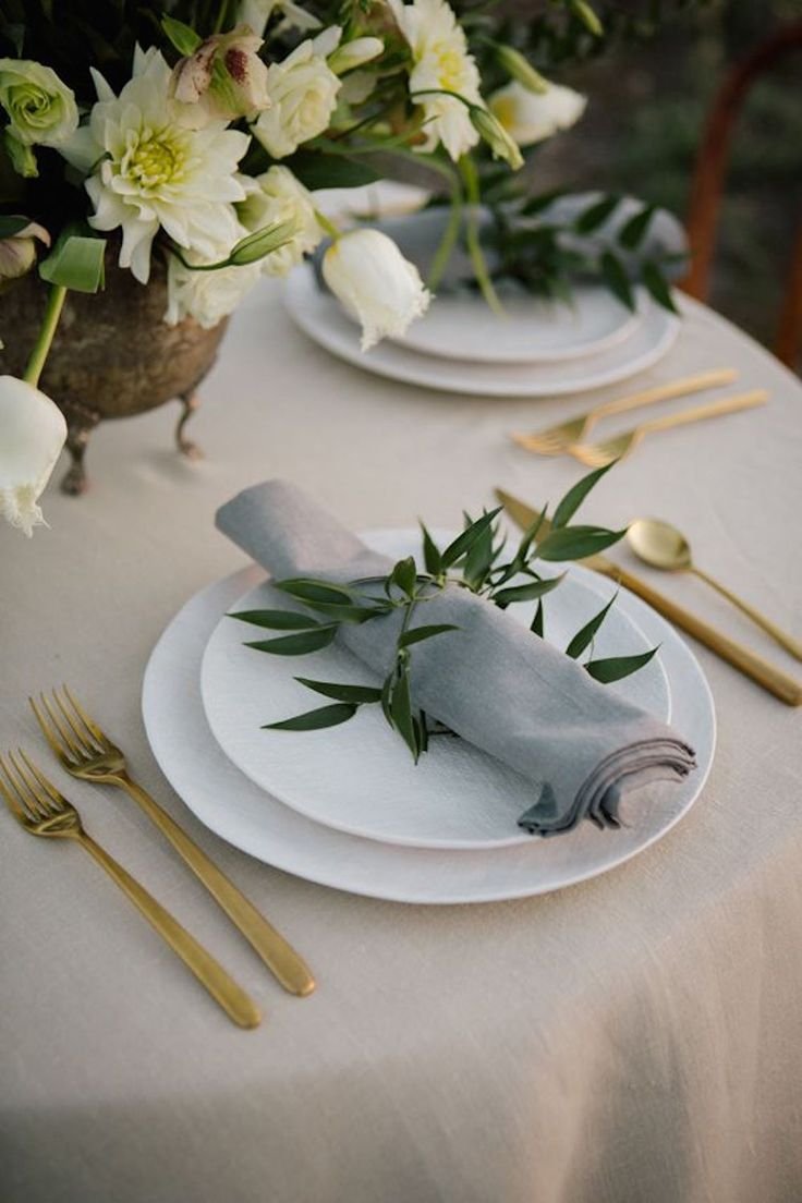 Сервировка в сером цвете