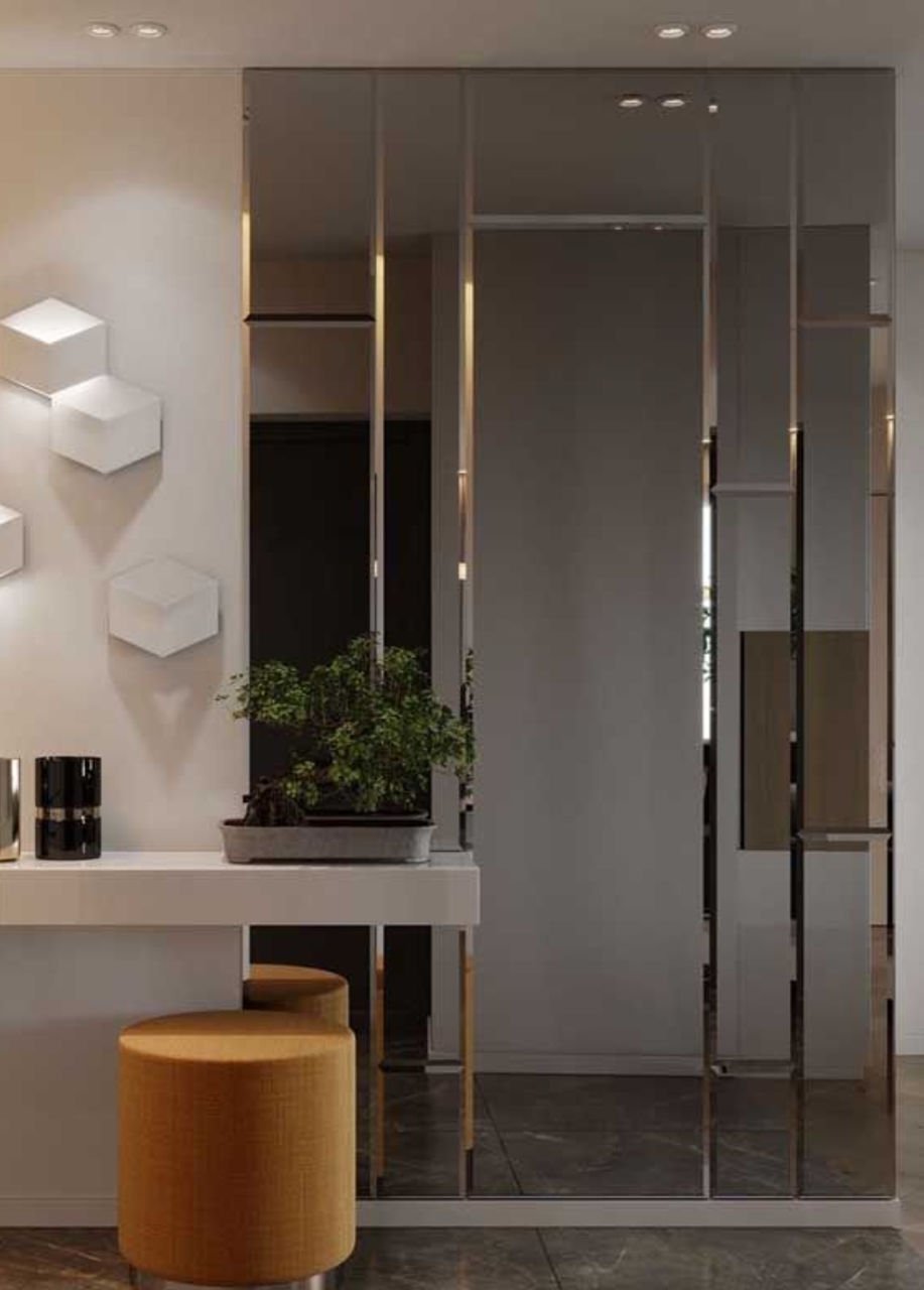 Круглое зеркало в коридоре