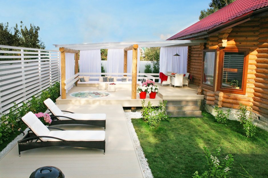 Девушка в бассейне