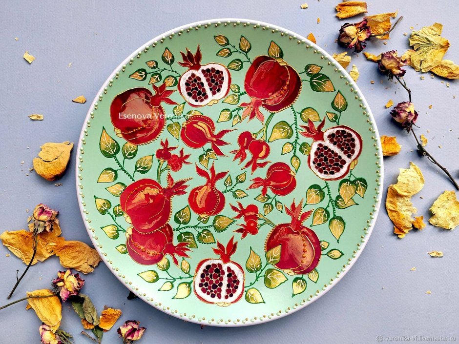 Декоративные тарелки с гранатом