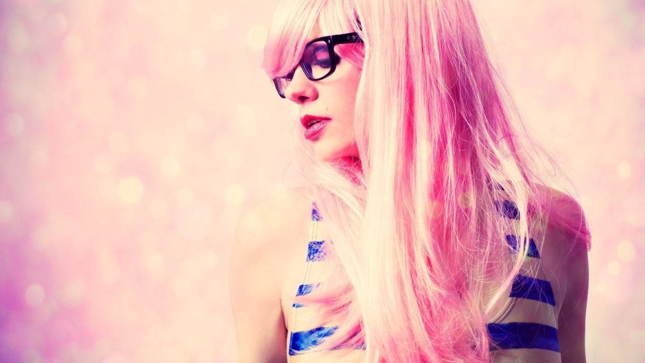 Красивые девушки с цветными волосами