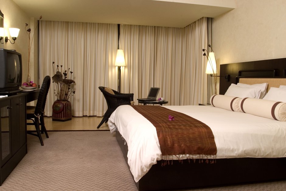 Фотообои в спальню город