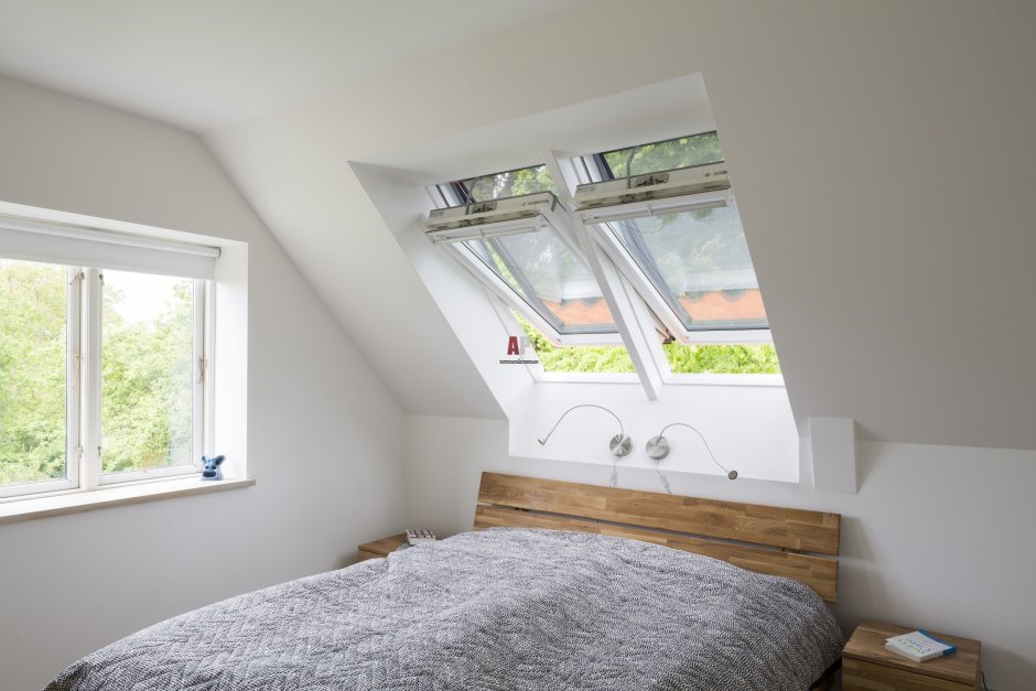 Карниз на мансардное окно