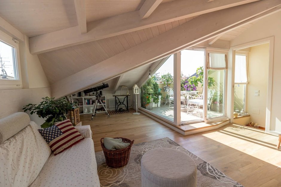 Окно в крыше мансарды