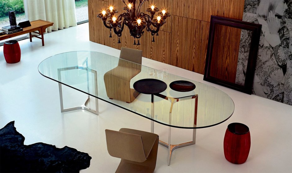 Круглый стеклянный стол в гостиную