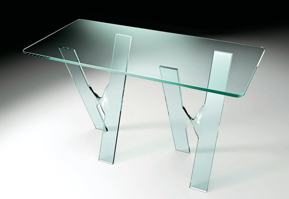 Столик из стекла необычный