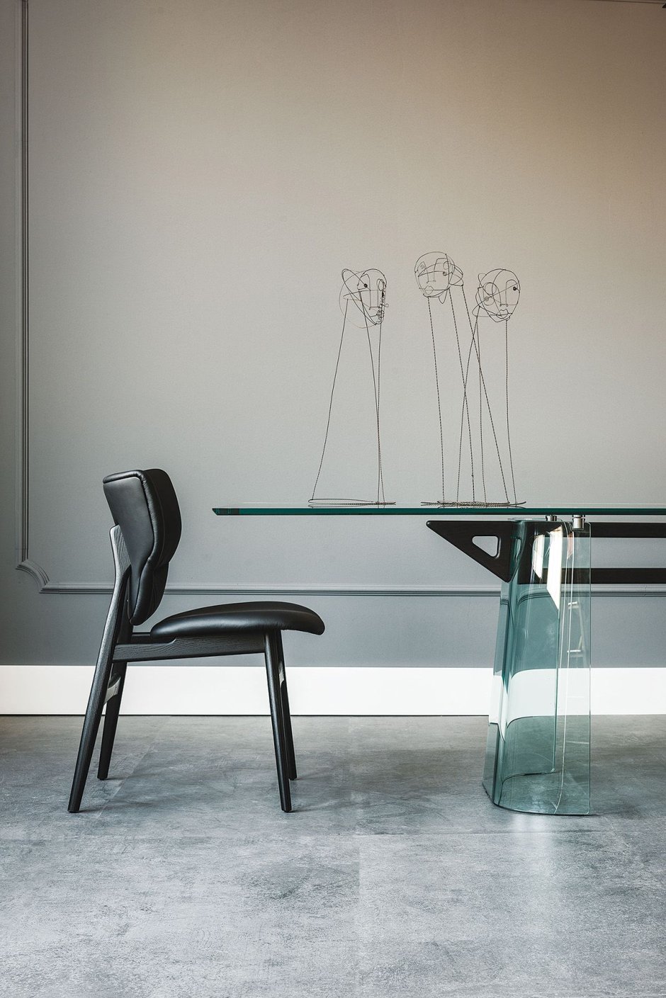 Стол из стекла