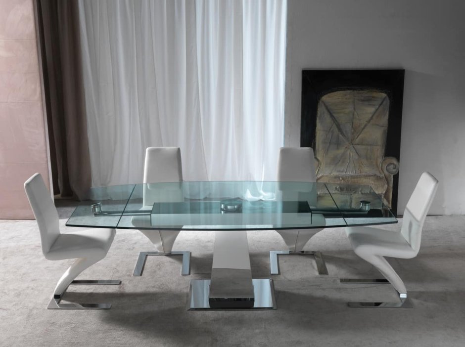 Овальный стеклянный стол