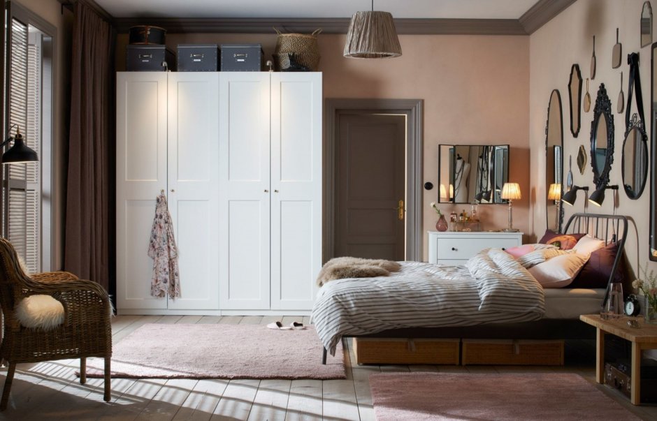 Шкаф икеа ПАКС В спальне