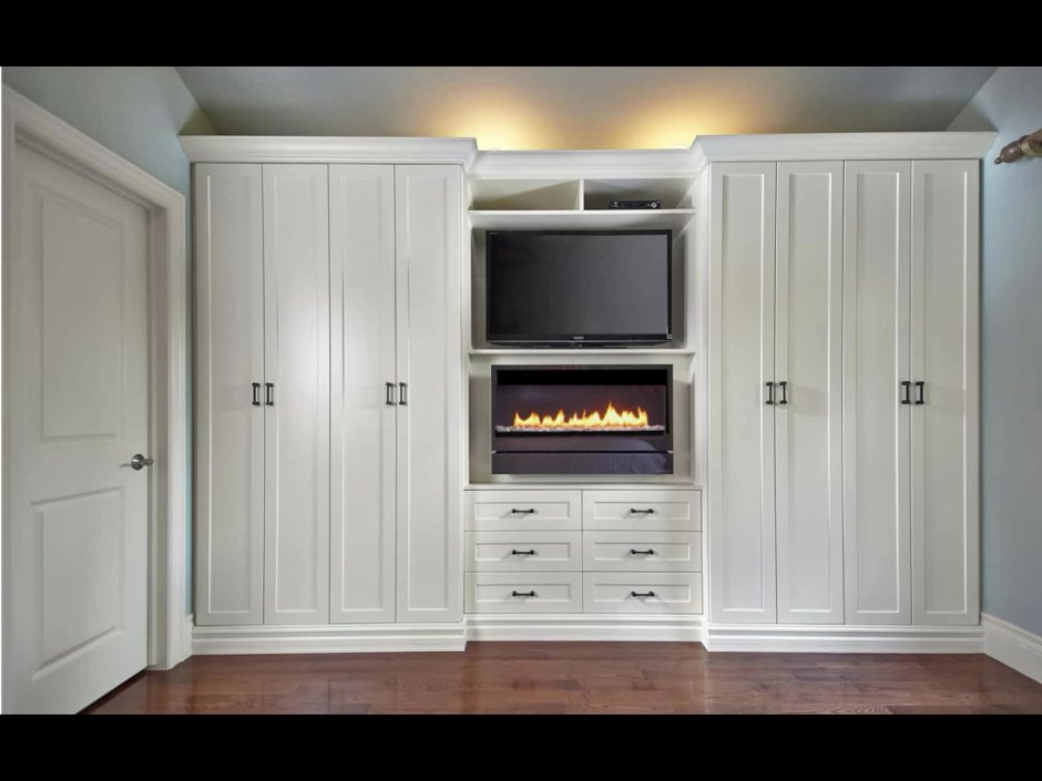 Платяной шкаф с телевизором