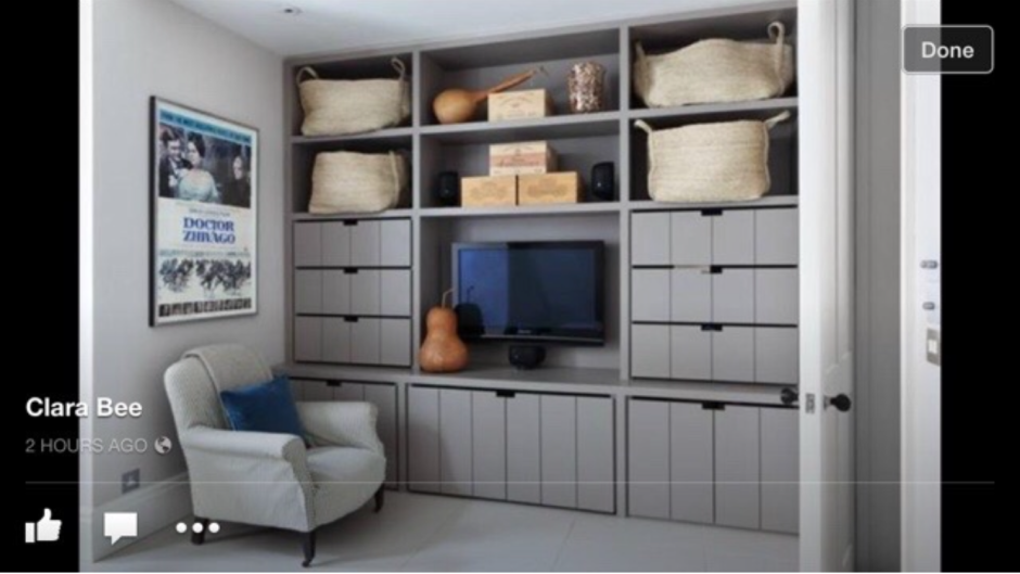 Стеллаж с полками для вещей