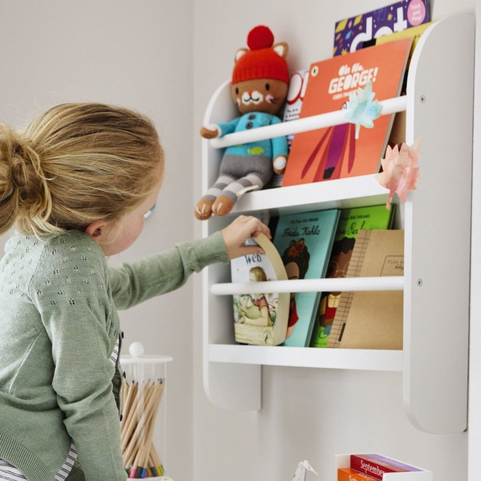 Полочки в детскую комнату из дерева