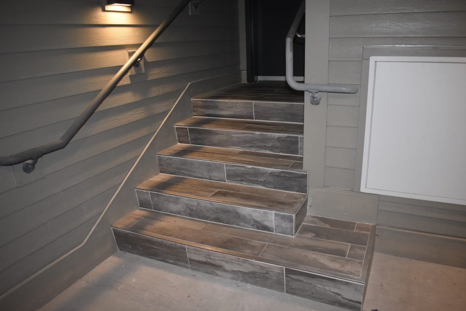 Забежная ступень керамогранит