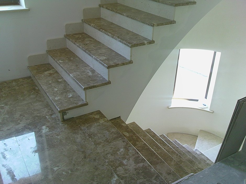 Отделка бетонной лестницы камнем