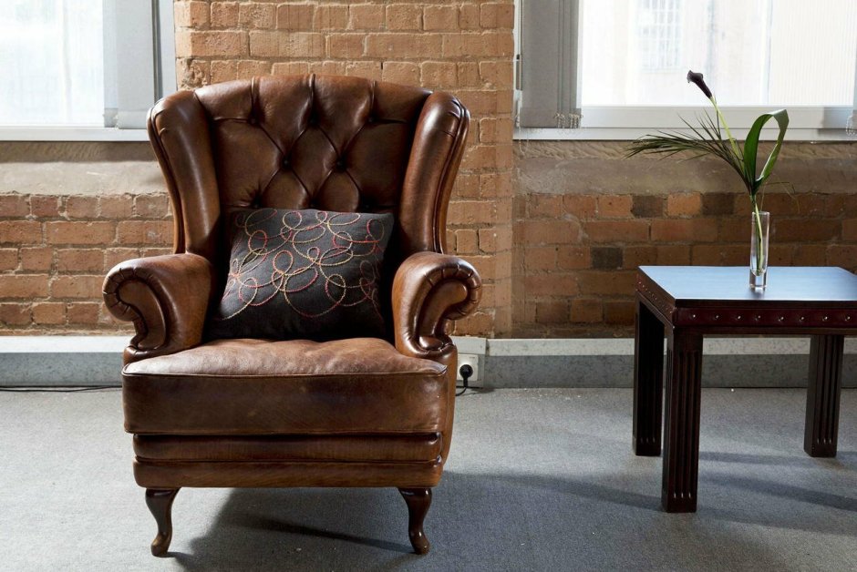 Кресло кожаное