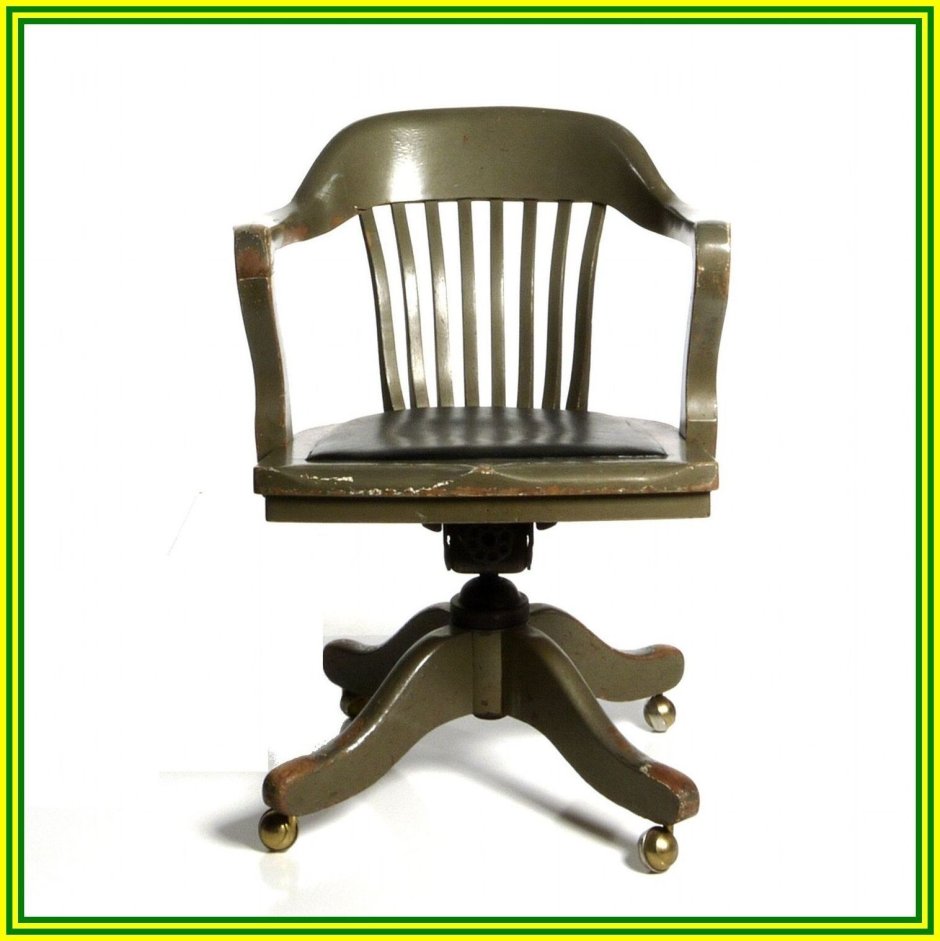 Крутящийся стул из дерева