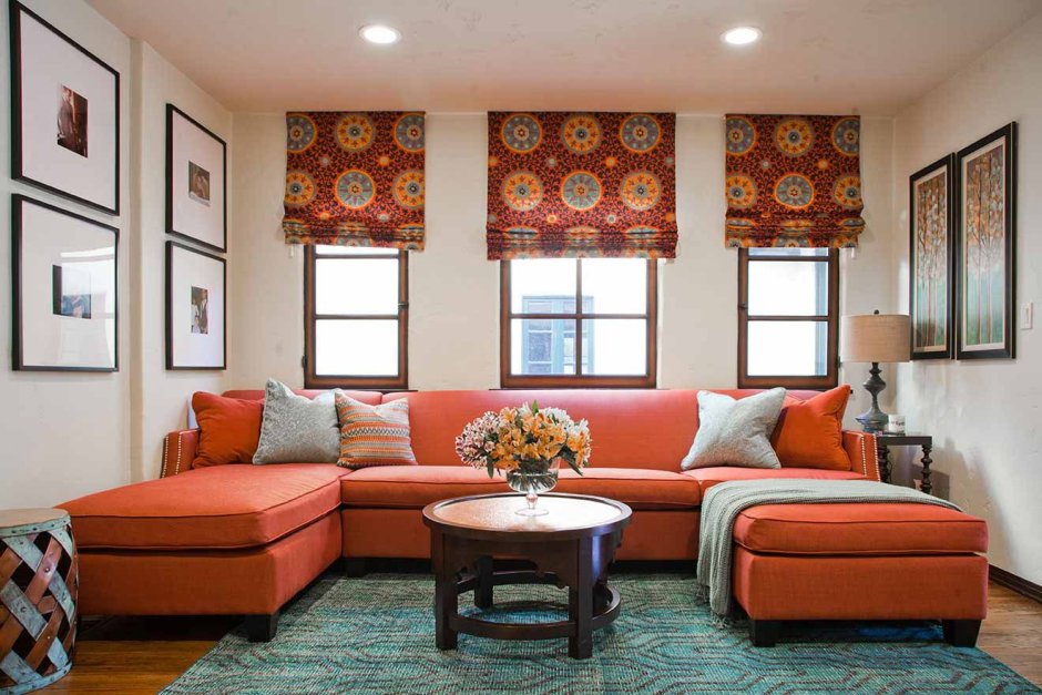 Спальня в серых и оранжевых тонах