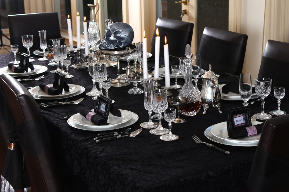 Сервировка в готическом стиле