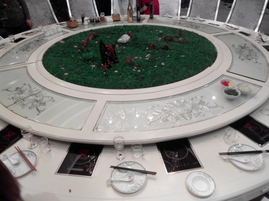 Круглый стол для кафе