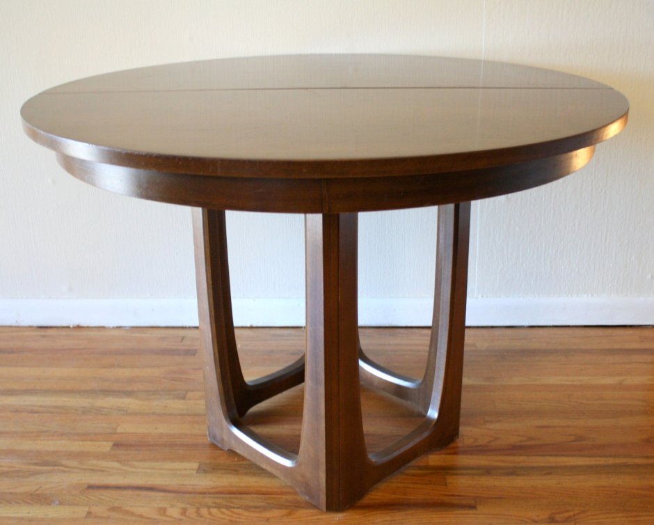 Круглый стол самый большой