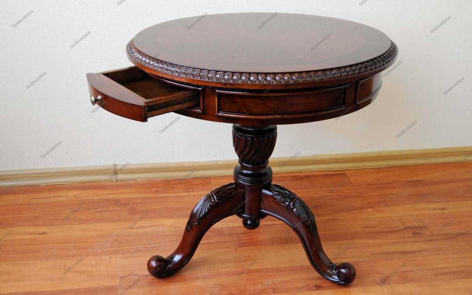 Круглый стол с вращающейся серединой