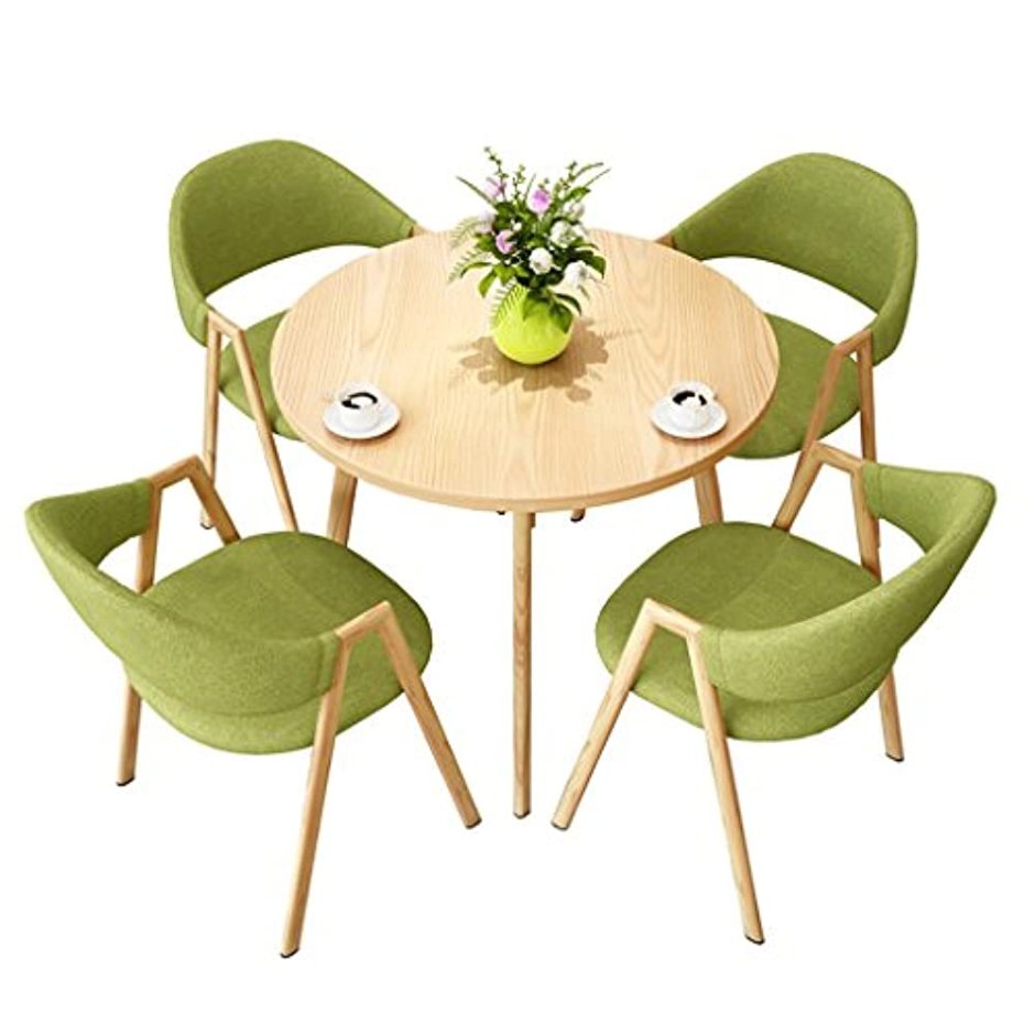 Небольшой круглый столик