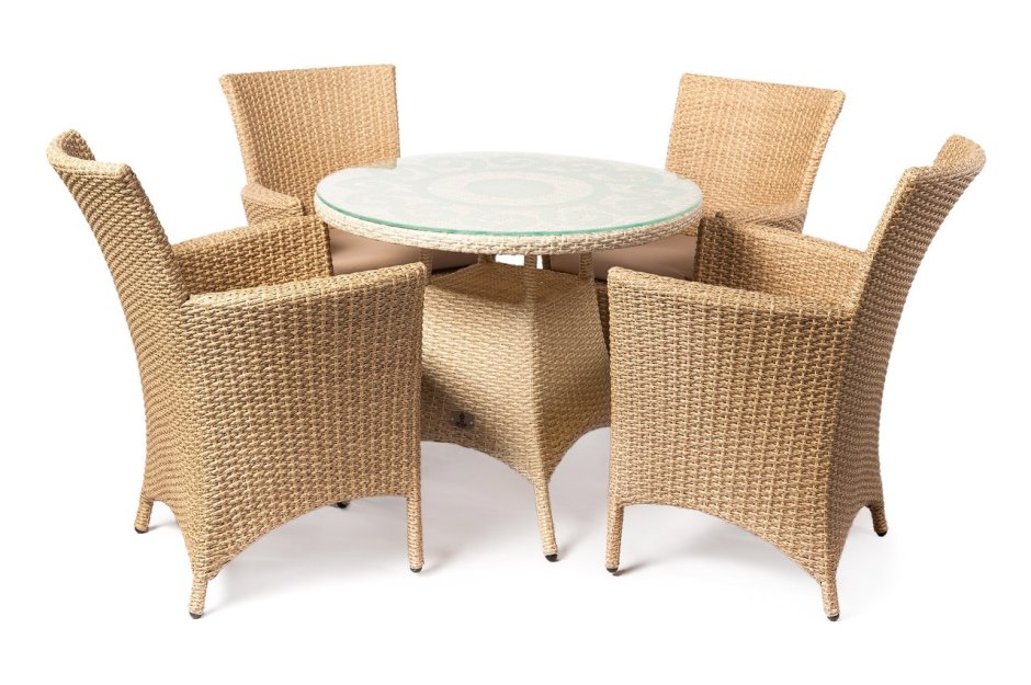 Комната с ротанговой мебелью