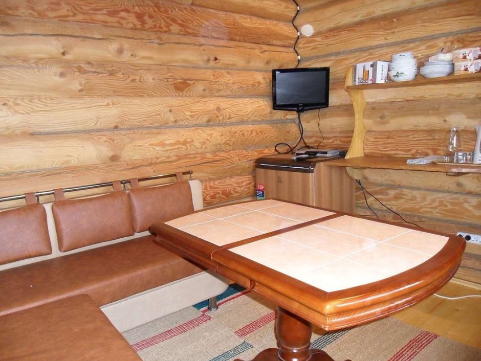 Деревянный диван в беседку