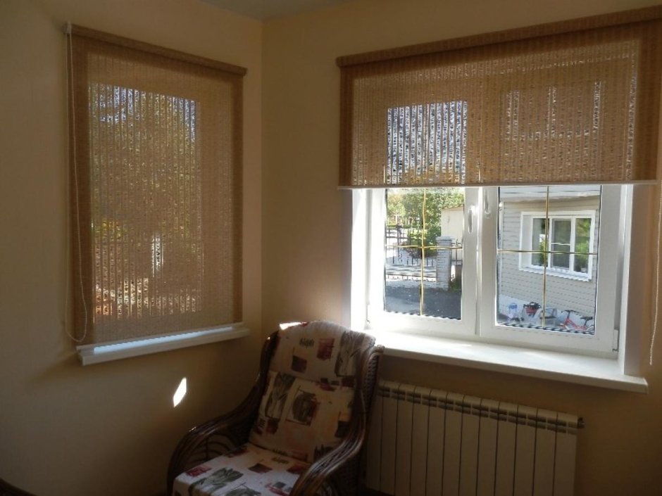 Рулонные шторы на окно с форточкой