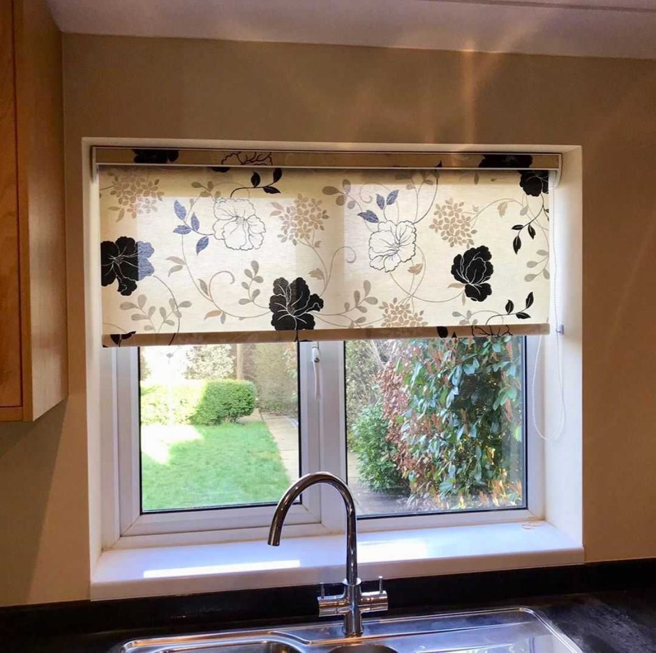 Рулонные шторы день-ночь на пластиковые окна