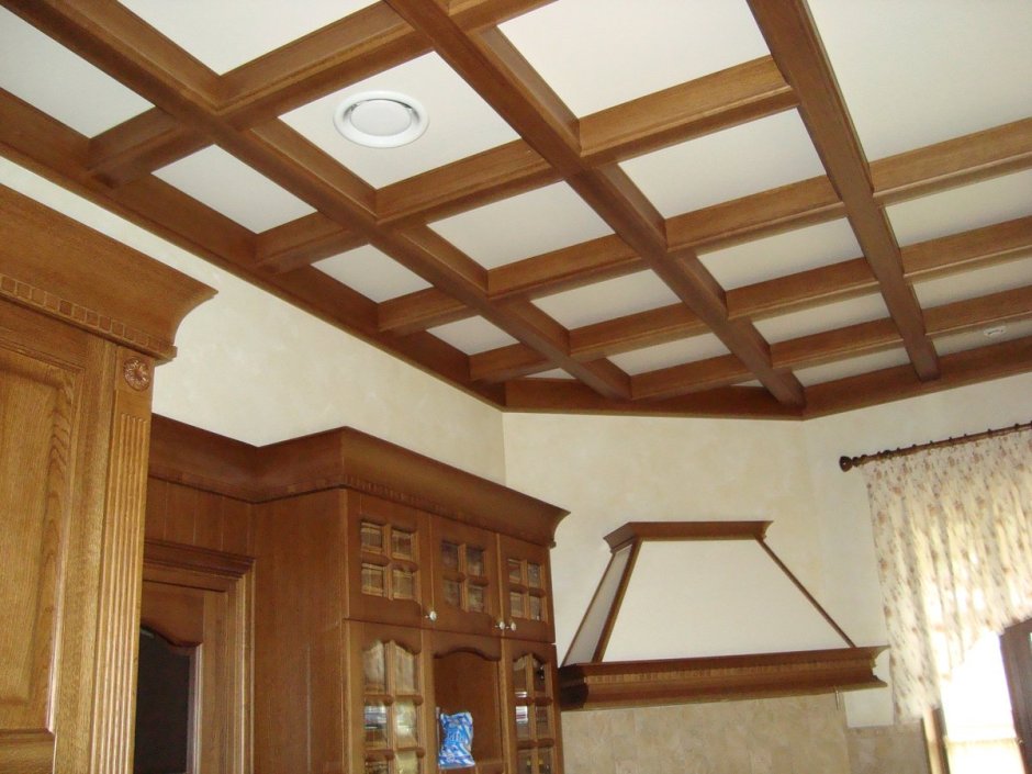 Кессонный потолок из балок