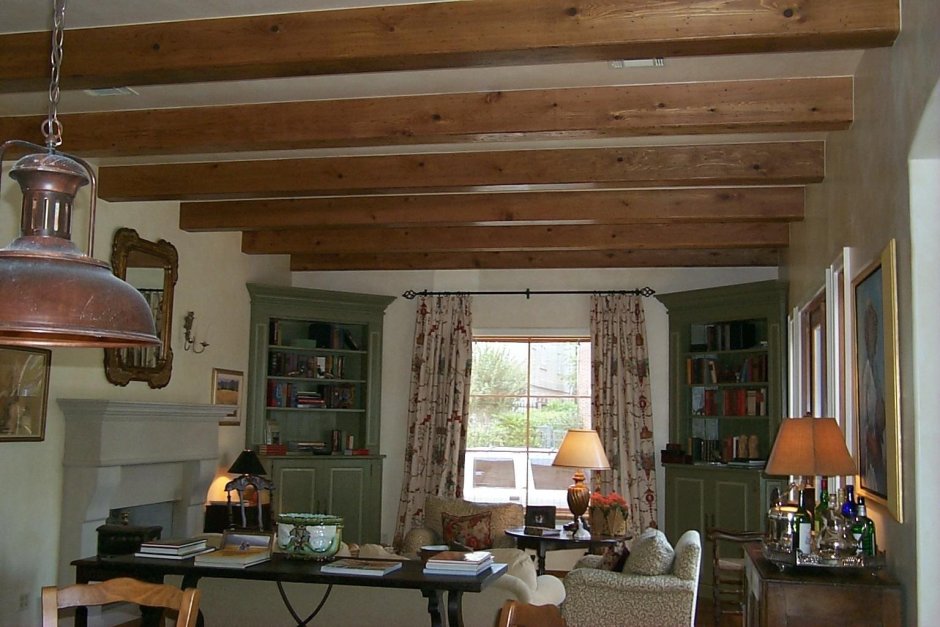 Потолочные балки на даче