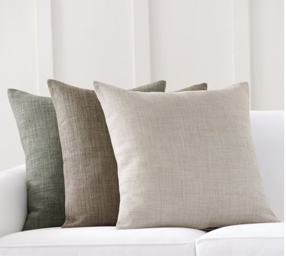 Подушки декорированные пуговицами