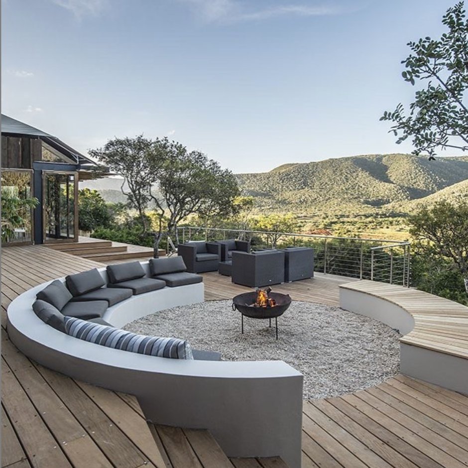 Костровая площадка в современном стиле