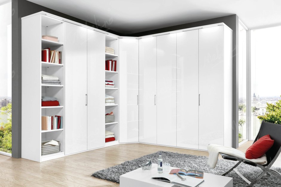 Угловой шкаф распашной